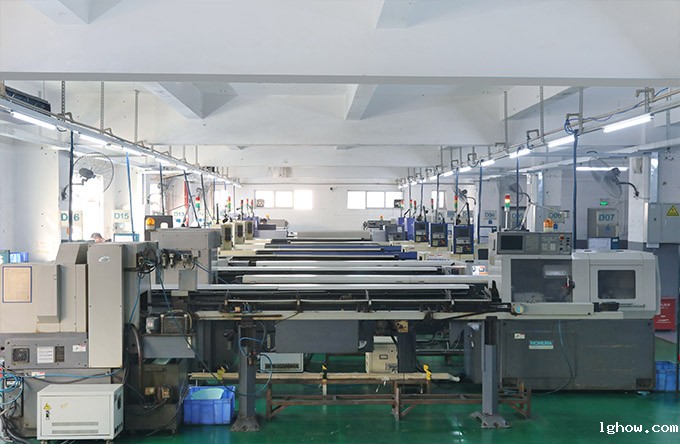 数控走芯机车间