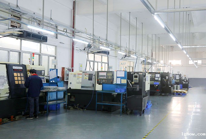 数控走刀机车间